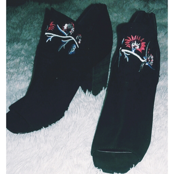 Carlos by Carlos Santana Talana Booties - Picture 4 of 5